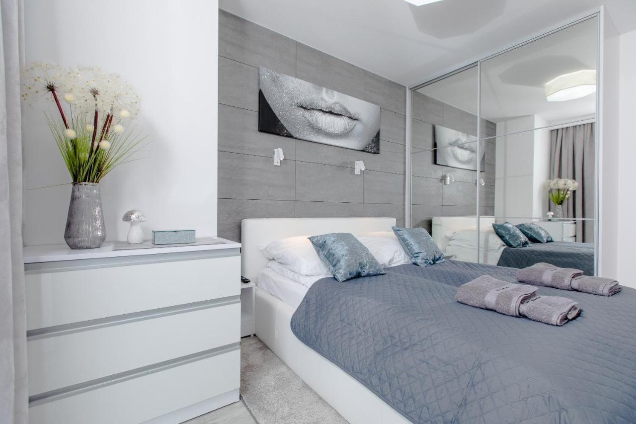 Apartament Linia Komfortu Gardenia Dziwnow Z Widokiem Na Morze Epapartamenty エクステリア 写真